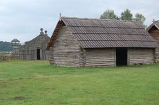 Slawenburg_Gross_Raden_Blockhaus_02.jpg